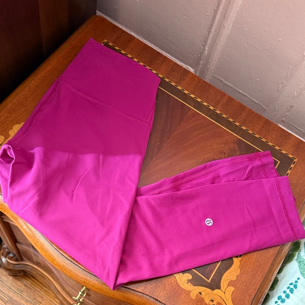 Lululemon fuchsia wunder leggings